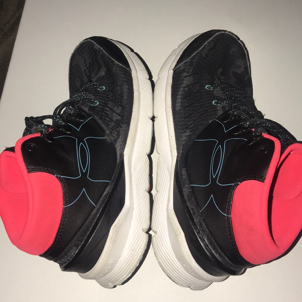 Under Armour Shoes - Picture 6 of 8